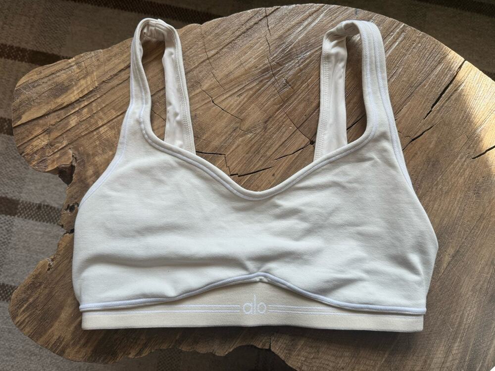 Alo Yoga Airbrush Heart Throb Sports Bra Oatmeal Heathered White Medium